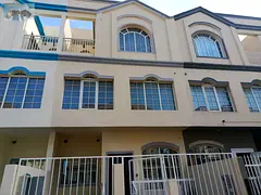 Townhouse for rent, central air conditioning, built-in wardrobes, balcony, private parking
