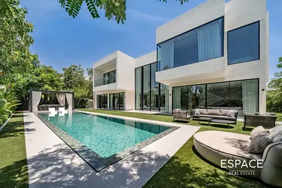 Luxury Renovations | Park Backing | 5 Beds
