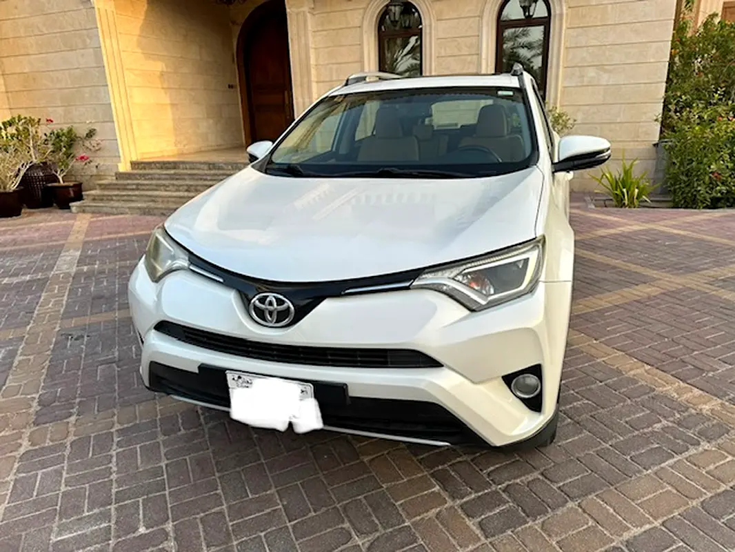 Toyota Rav 4 2017 — photo 1 of 12