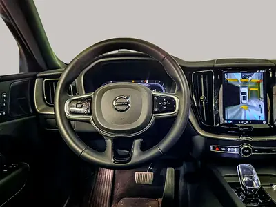 2023 Volvo XC60 — фото 10