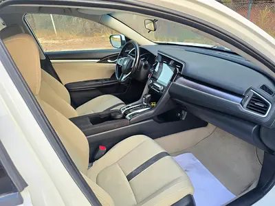 2018 Honda CIVIC thumbnail 8