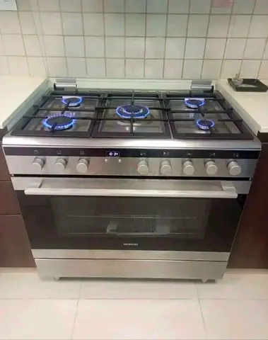 Siemens 90 cm gass cooking range 5 burnr gass cooker slightly used