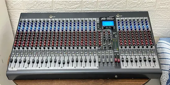 Peavey 32 channel full size mixer with dual digital effects