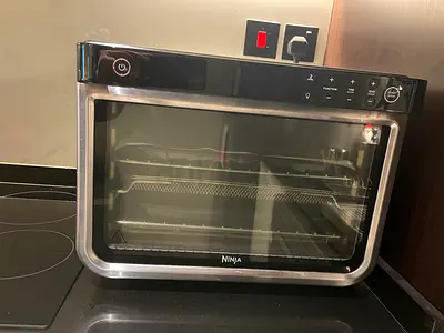Ninja countertop oven in excellent working condition