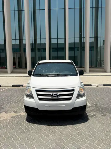 Hyundai H1 GLS 2018 GCC Specs - Well Maintained 9-Seater