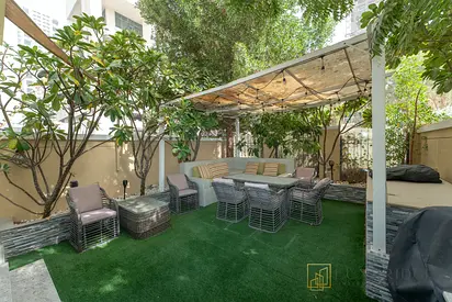 Vacant | Spacious Townhouse with living room Extended | Bathroom upgraded