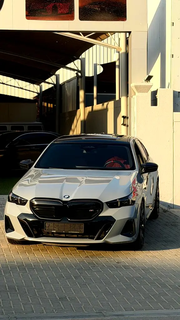 BMW i5 2024 — photo 1 of 20
