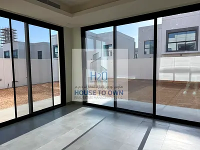 Modern 3BR Townhouse | Bright & Vacant