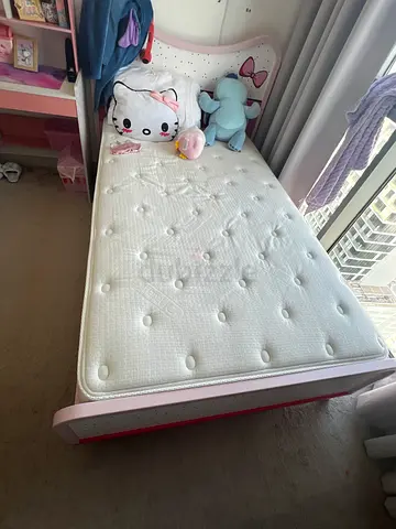 120/200 size kids bed perfect condition