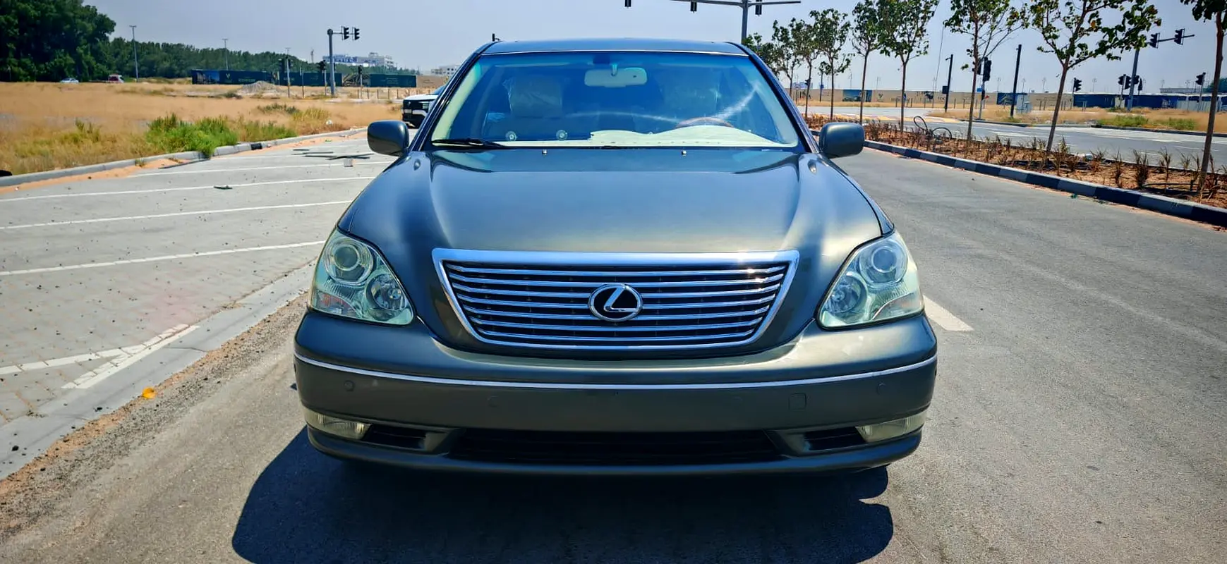 Lexus LS-Series 2005 — photo 1 of 19