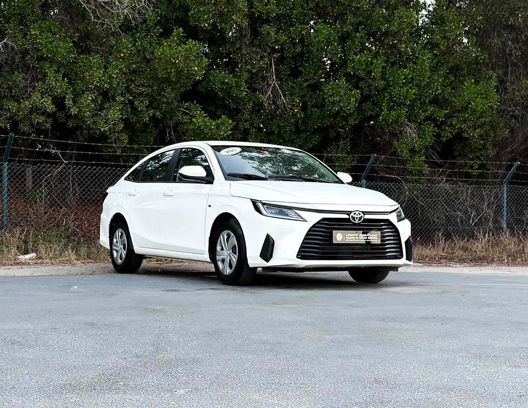 Toyota Yaris 2023 — photo 1 of 17