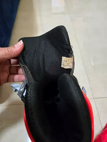 Skating shoes