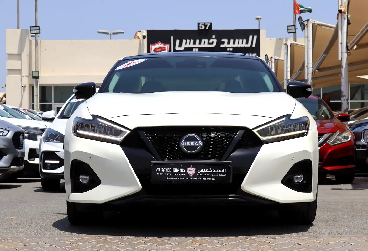 Nissan Maxima 2023 — photo 1 of 20
