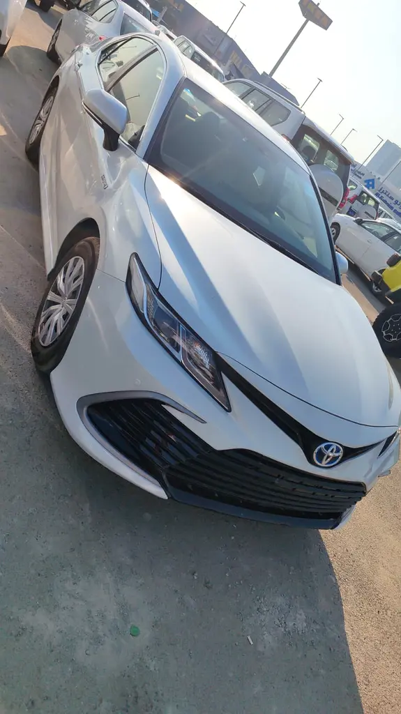 Toyota Camry 2021 — photo 1 of 5