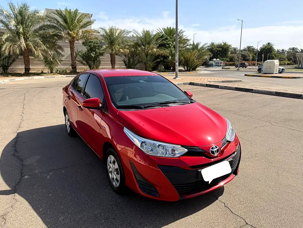 Toyota Yaris 2019 — photo 1 of 14