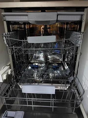 Hoover dishwasher freestanding 15 place setting with 3 tiers