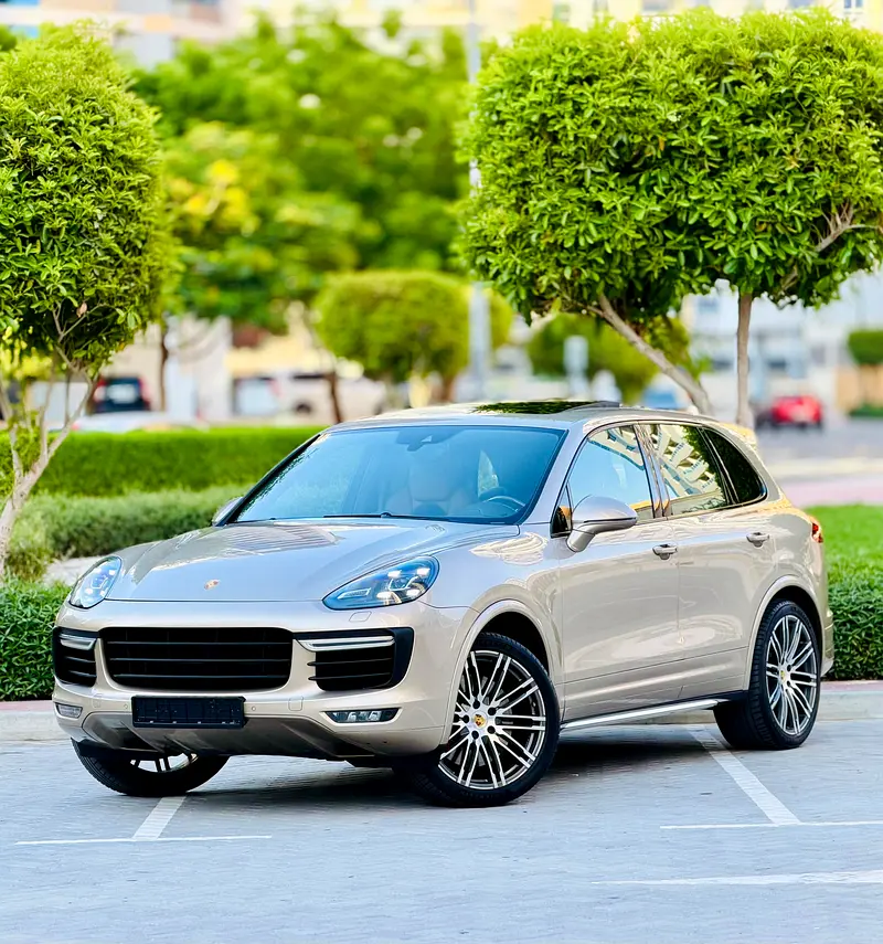 Porsche Cayenne 2015 — photo 1 of 18