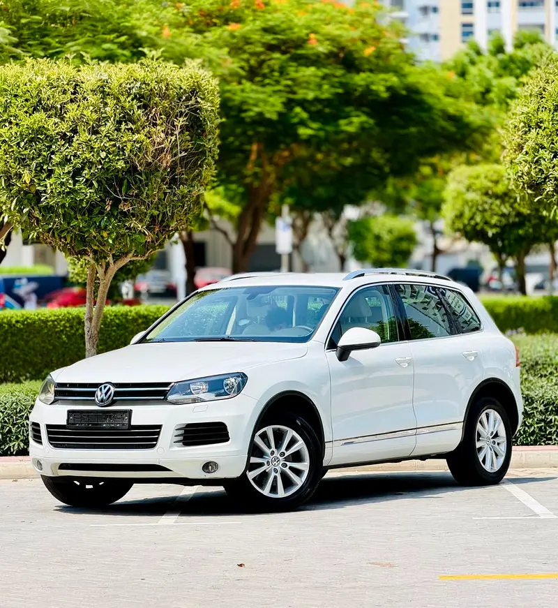 Volkswagen Touareg 2013 — photo 1 of 18