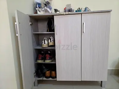 Light wood 3-door shoe cabinet with 4 shelves - good condition
