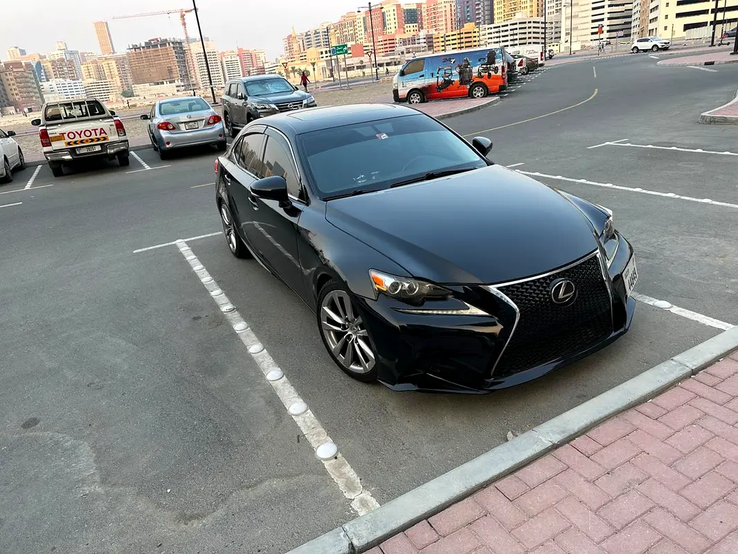 Lexus IS-Series 2015 — photo 1 of 13