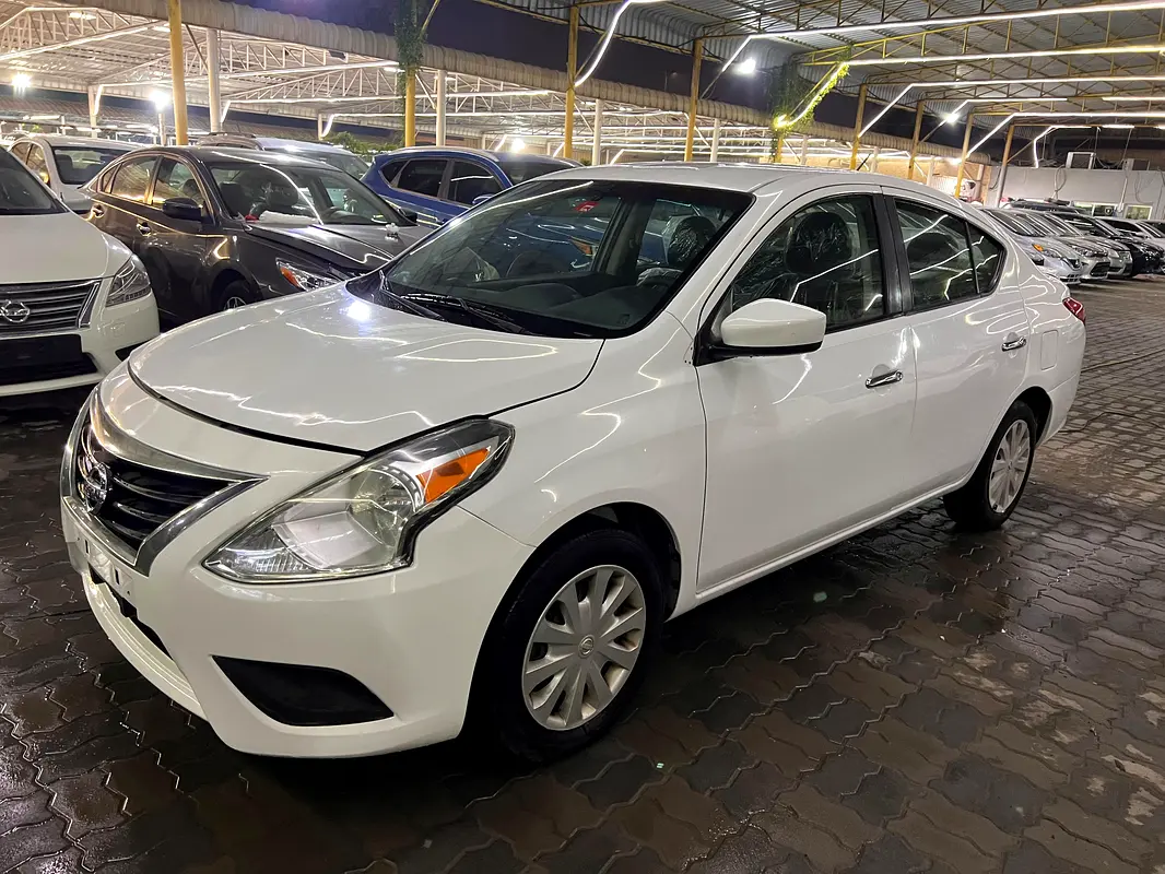 Nissan Sunny 2018 — photo 1 of 19