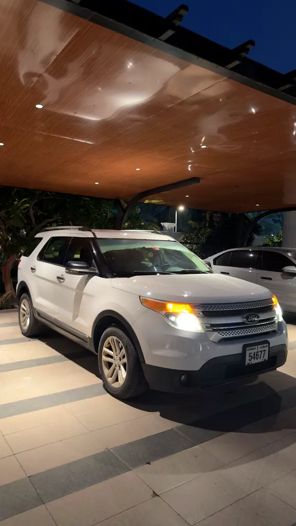 Ford Explorer 2014 — photo 1 of 6