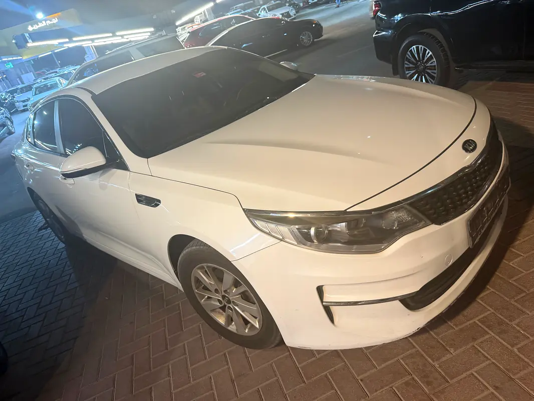Kia Optima 2018 — photo 1 of 2