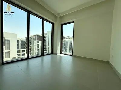 تصميم واسع | إطلالات على المسبح والخور | موقع مميز على شاطئ الخور