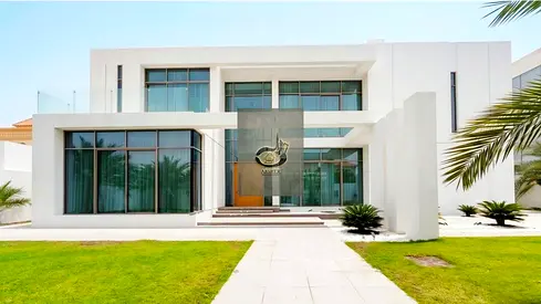 Nad Al Sheba 4 Luxury Modern Design Villa 5 Bedrooms With Swimming Pool Ready To Move In