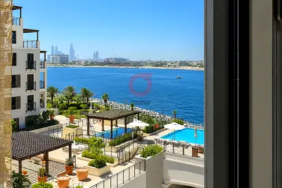 Bright 1BR | Sea & Skyline View | Prime Location