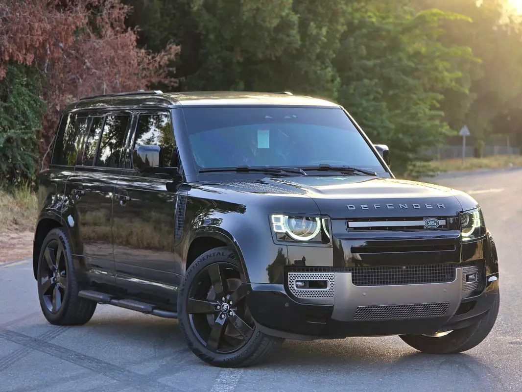 Land Rover Defender 2025 — photo 1 of 16