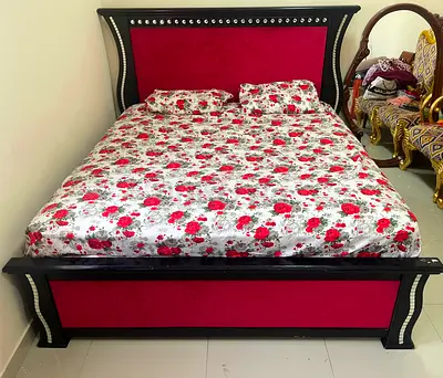 Queen size bed with headboard and footboard - good condition