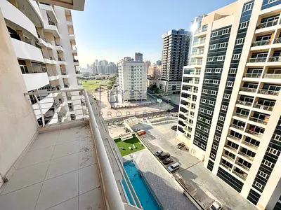 Spacious layout | high floor | vacant