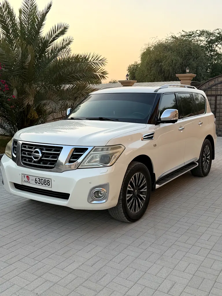 Nissan Patrol 2015 — photo 1 of 4