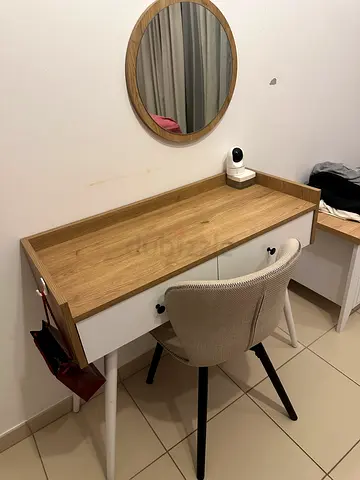 compact dressing table with chair and mirror