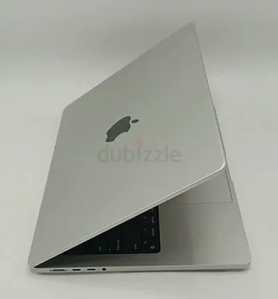Macbook Pro 16 M4 Max 14/32, 36GM RAM, 1TB SSD, Silver
