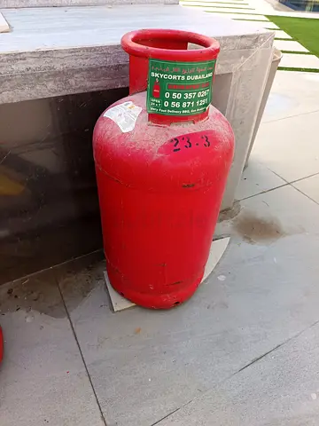 Red LPG Gas Cylinder - full with regulator