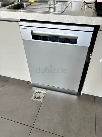Toshiba freestanding dishwasher - good working condition