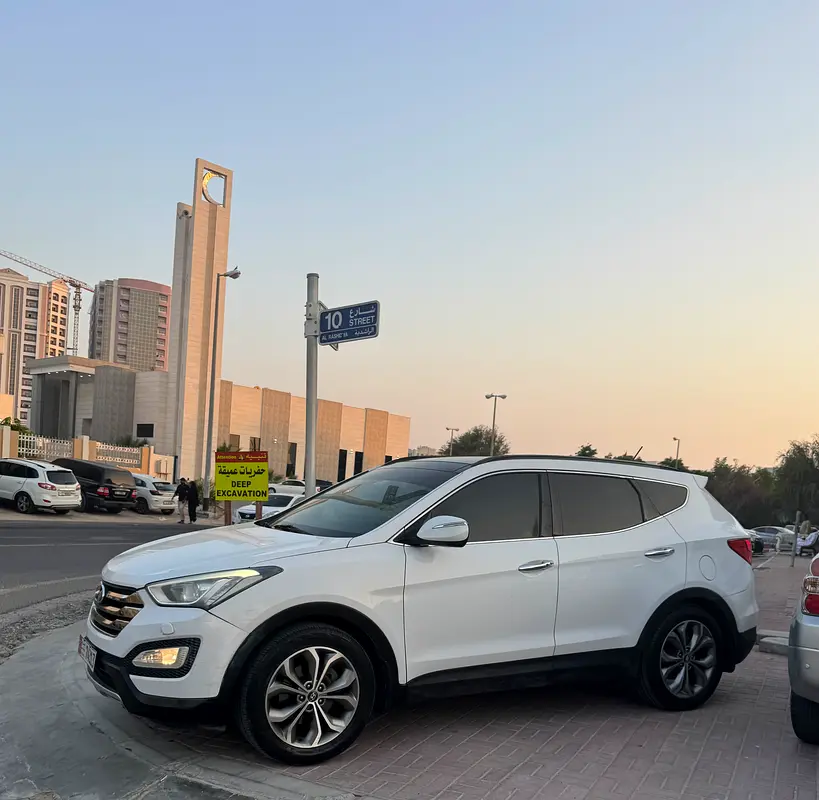 Hyundai Santa Fe 2013 — photo 1 of 5