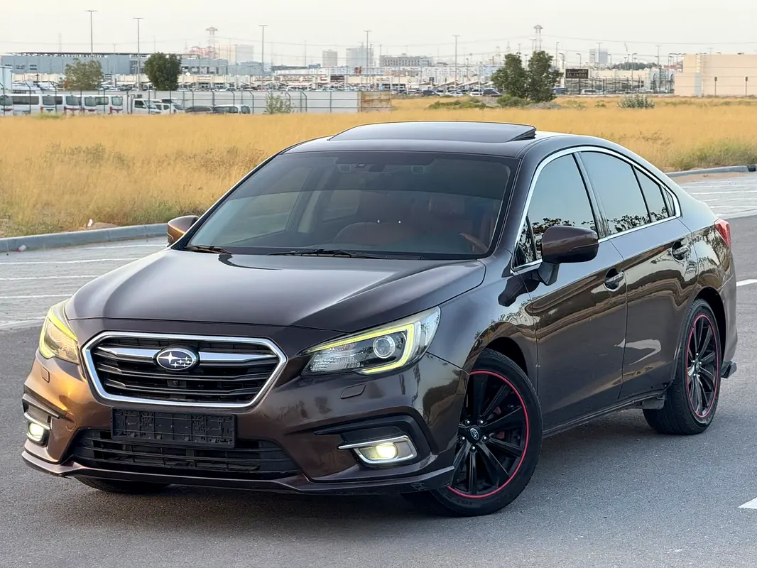 Subaru Legacy 2018 — photo 1 of 17
