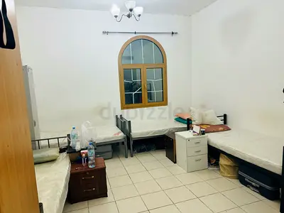 international city spain cluster bed space available