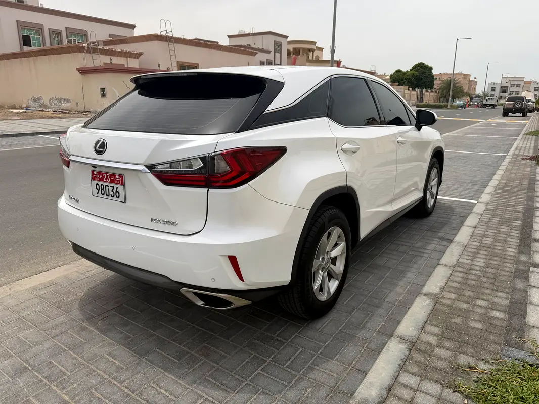 Lexus RX-Series 2017 — photo 1 of 10
