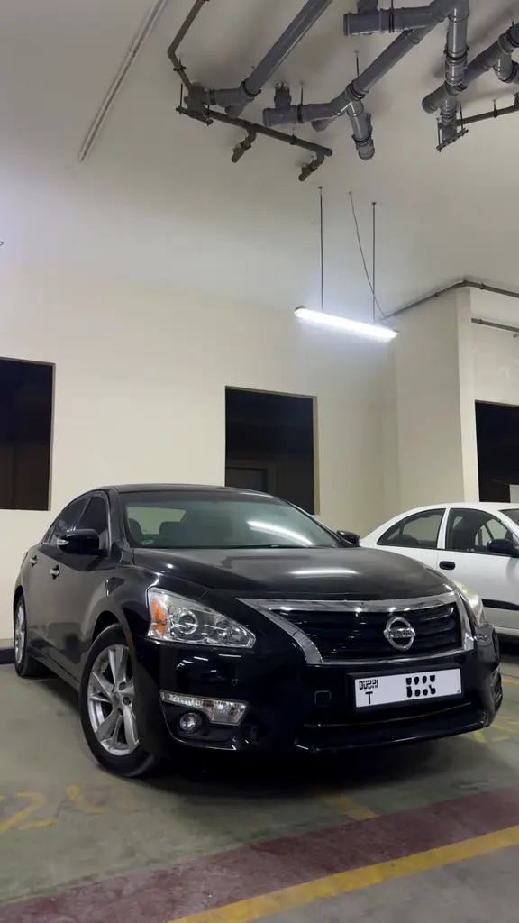 Nissan Altima 2014 — photo 1 of 3
