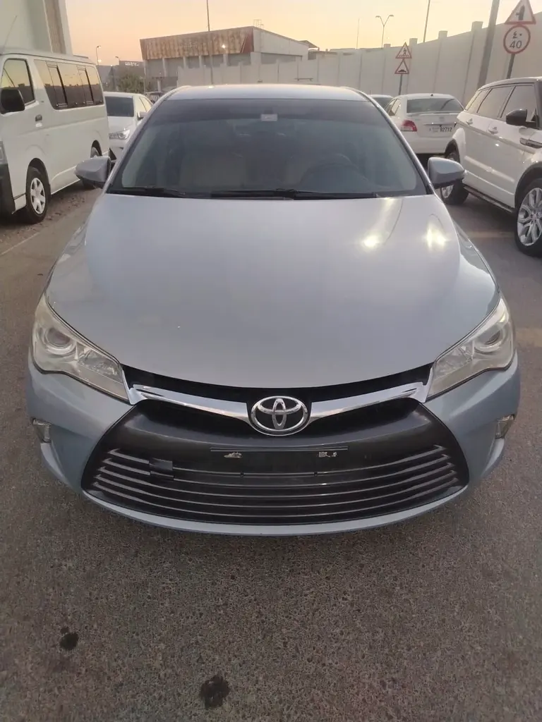 Toyota Camry 2016 — photo 1 of 11