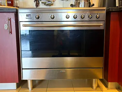 SMEG 90cm Electric Ceramic Cooker - 3 Years Old

Brand: SMEG
Model: SX91CSA
Type: Freestanding 90cm
