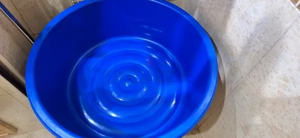 Large blue plastic basin / laundry tub - good condition