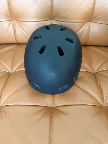 Black multi-sport helmet (L)