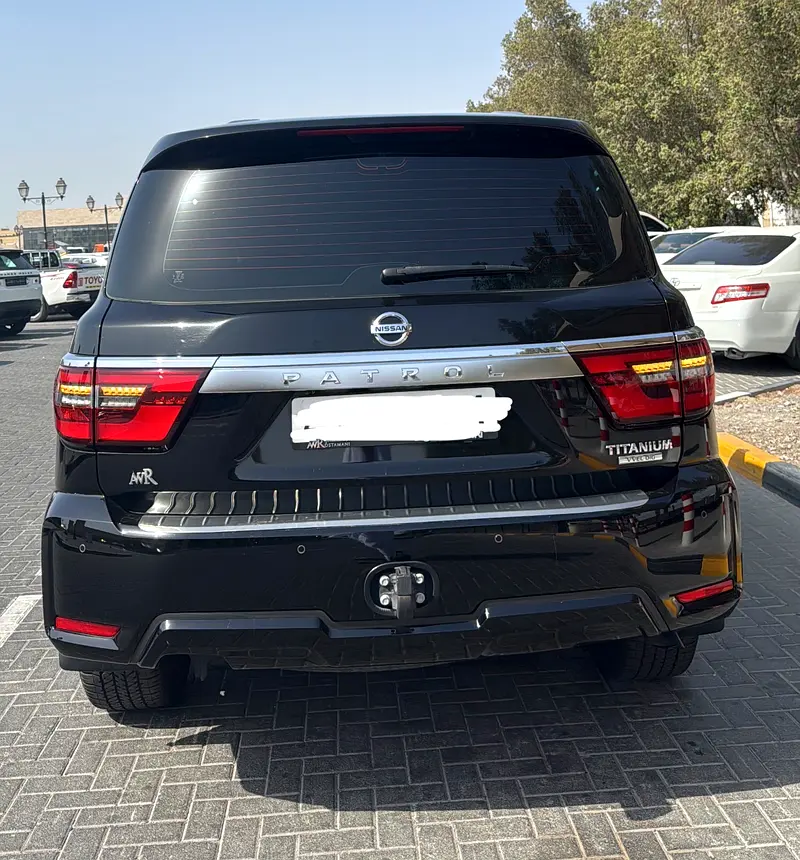 Nissan Patrol 2020 — photo 1 of 2
