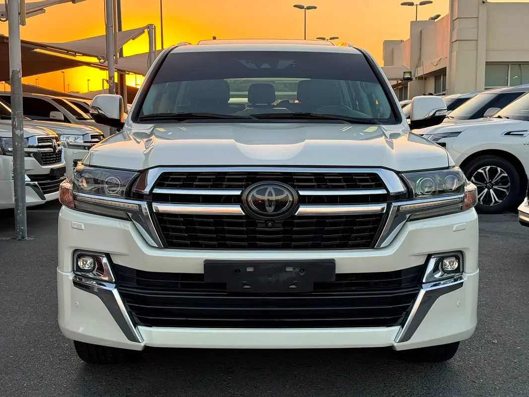 Toyota Land Cruiser 2016 — photo 1 of 20