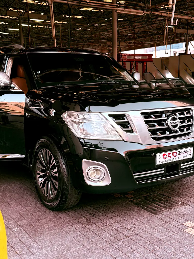 Nissan Patrol 2016 — photo 1 of 5